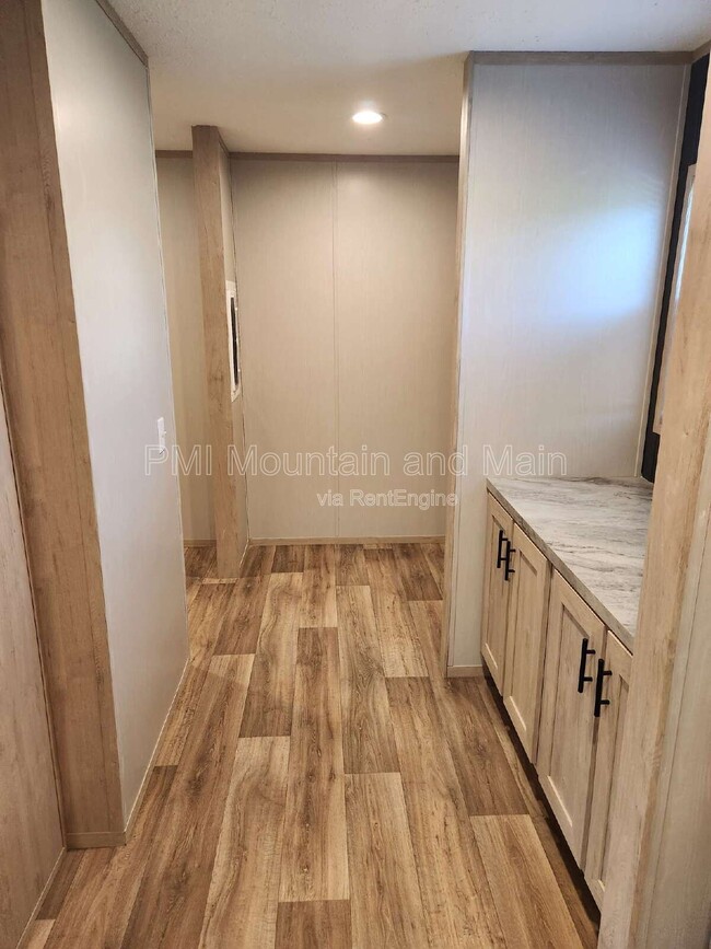 Building Photo - 102 Indian Camp Branch Rd