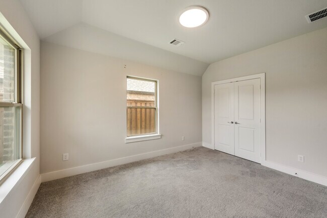 Building Photo - 243 Frio Dr