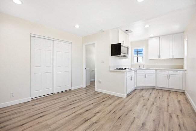 Building Photo - 6321 Gretna Ave