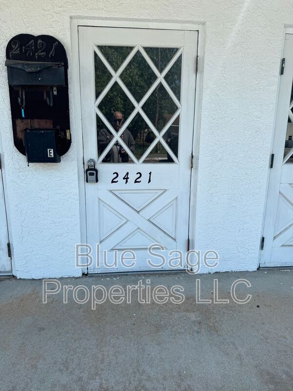 Building Photo - 2421 3rd Ave