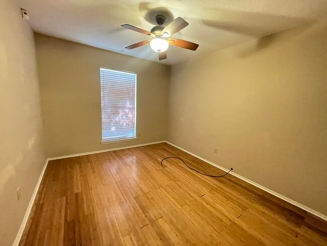 Building Photo - 117 Hollow Cove