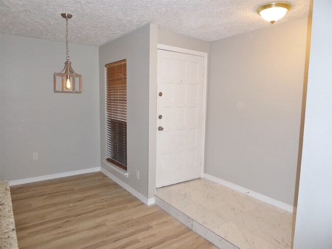 Building Photo - 2911 Mariner Dr