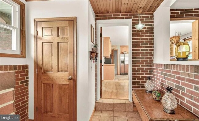 Building Photo - 7203 Peekskill Dr