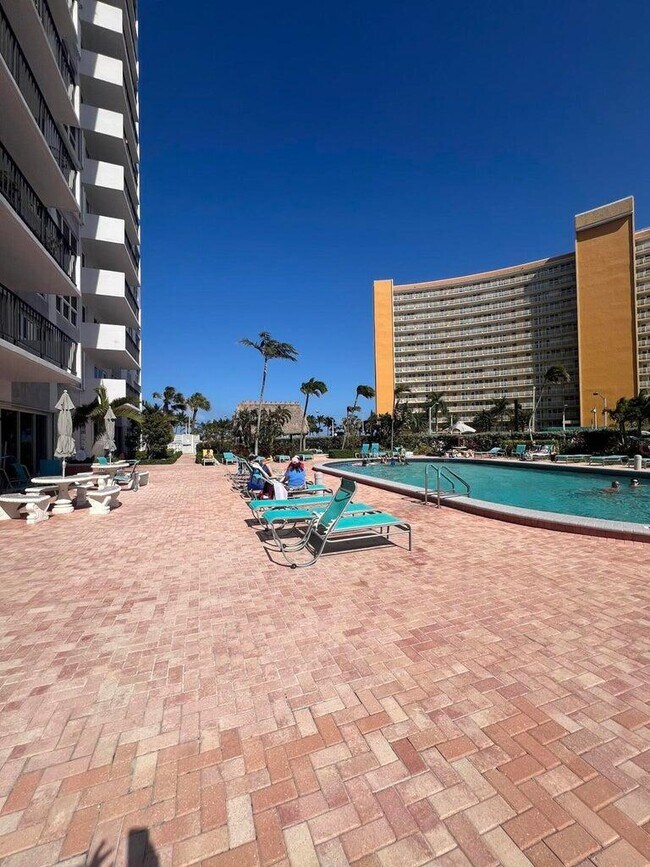 Building Photo - 405 N Ocean Blvd