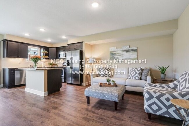 Building Photo - 3 Bedroom, LUXURY TOWNHOME, North of the River in KCMO