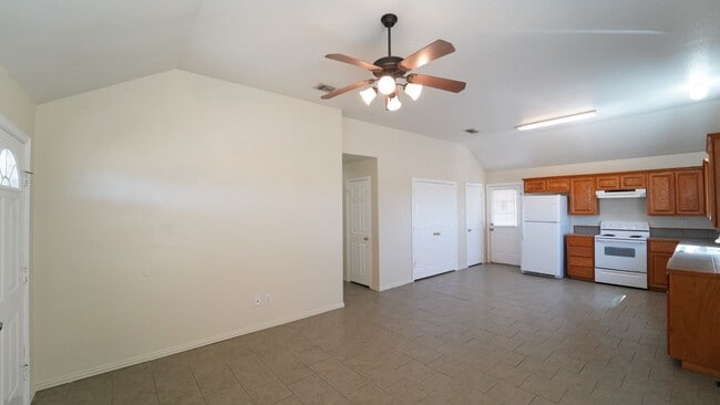 Building Photo - FOR LEASE! Duplex - 3 BR - 2 BA - Duplex in Peaster ISD