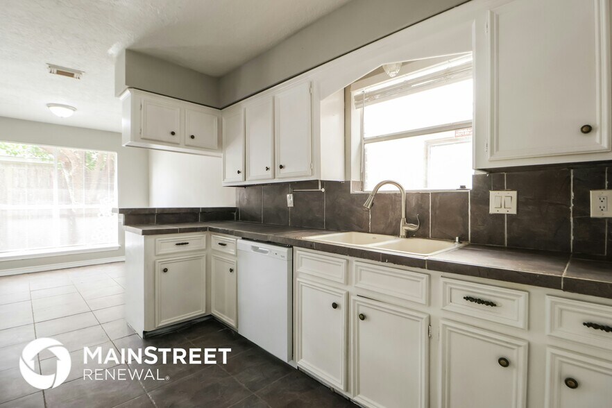 Building Photo - 1607 Bodart Cir