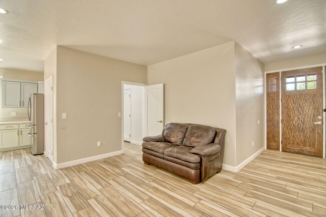 Building Photo - 3304 E Elida St