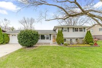 Building Photo - 934 Cornell Ln