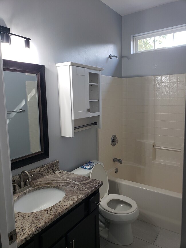 Building Photo - 103 Lantana Ct