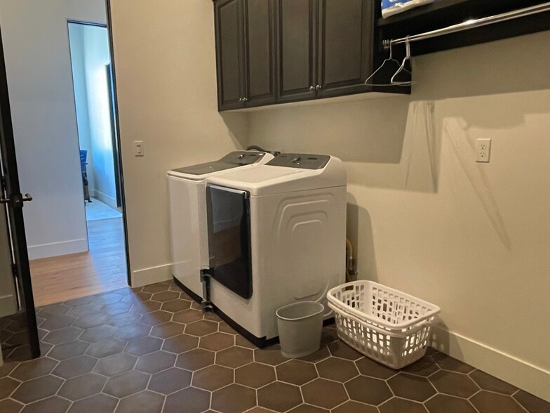 Building Photo - 480 Del Mar