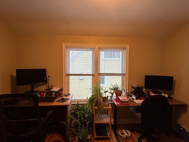 Building Photo - 1521-1525 Oxford St North