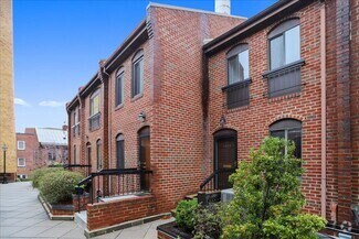 Building Photo - Updated townhome in popular Paper Mill Cou...