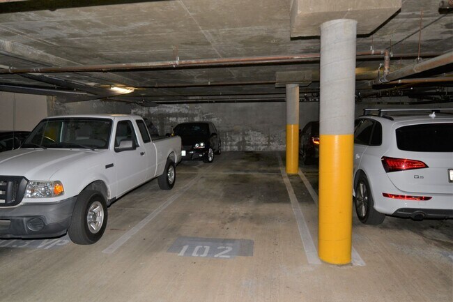 Building Photo - Spacious Lower Level Condo with all the Am...