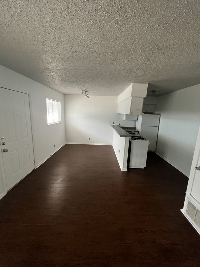 Building Photo - Great one bedroom in Hyde Park!