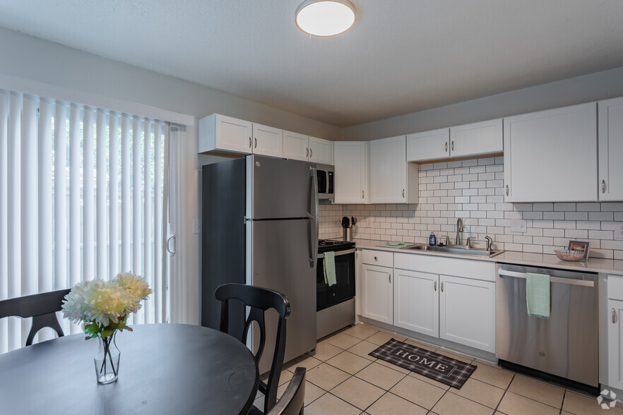 Kitchen View - Summerville Apartments