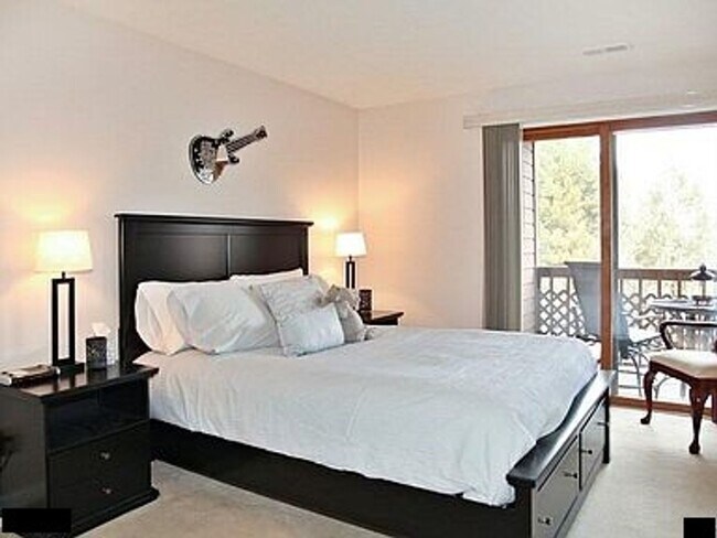 Building Photo - Partally furnished One Bedroom with Office space close to CU