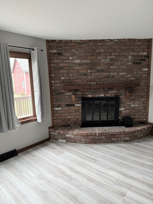 Building Photo - 8327 Riverview Rd