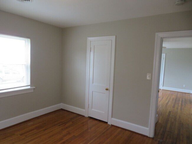 Building Photo - Colonial Heights Virginia