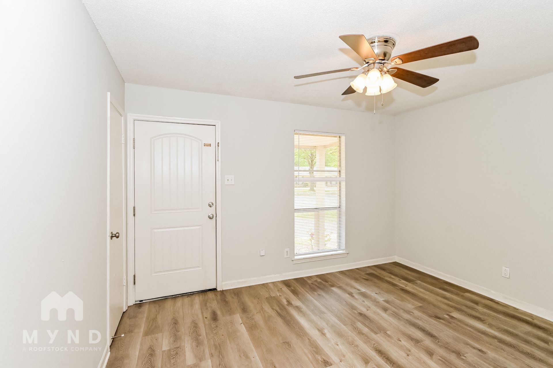 Building Photo - 2890 Briarwood Dr
