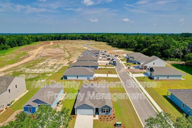 Building Photo - 215 Konik St