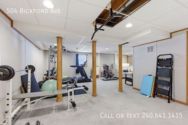 Building Photo - 504 Bickford Ave
