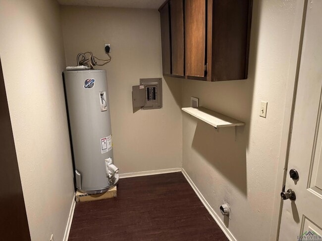 Building Photo - 5A5B W Broadway Ct