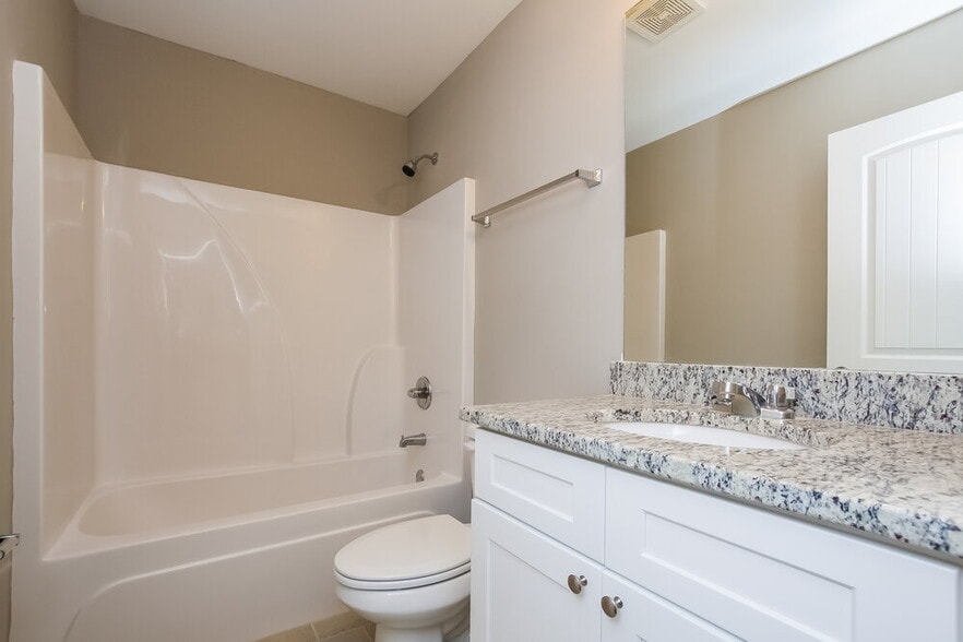 Building Photo - 302 Crescent Woode Dr