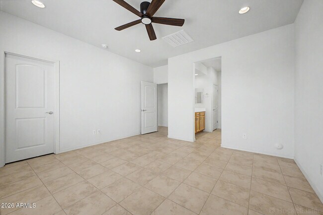 Building Photo - 8954 W San Juan Ave
