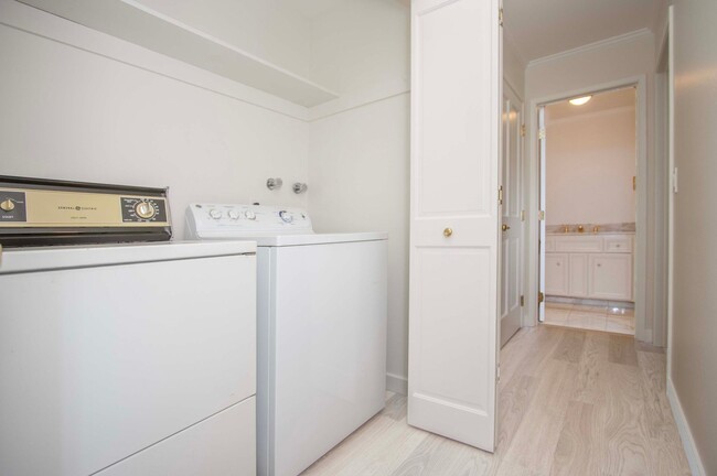 Building Photo - 4Bed/2Bath Home in  Kentfield with stellar...