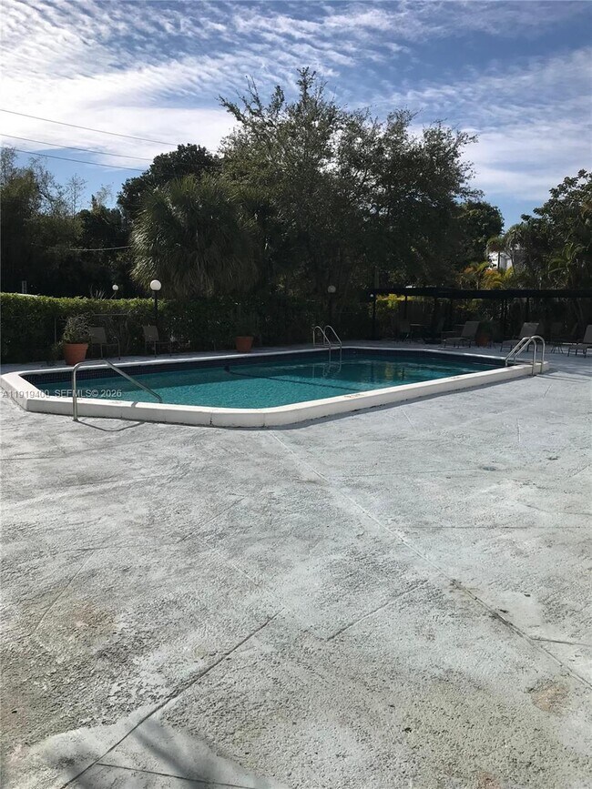 Building Photo - 16950 W Dixie Hwy