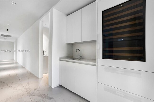 Building Photo - 1000 Biscayne Blvd