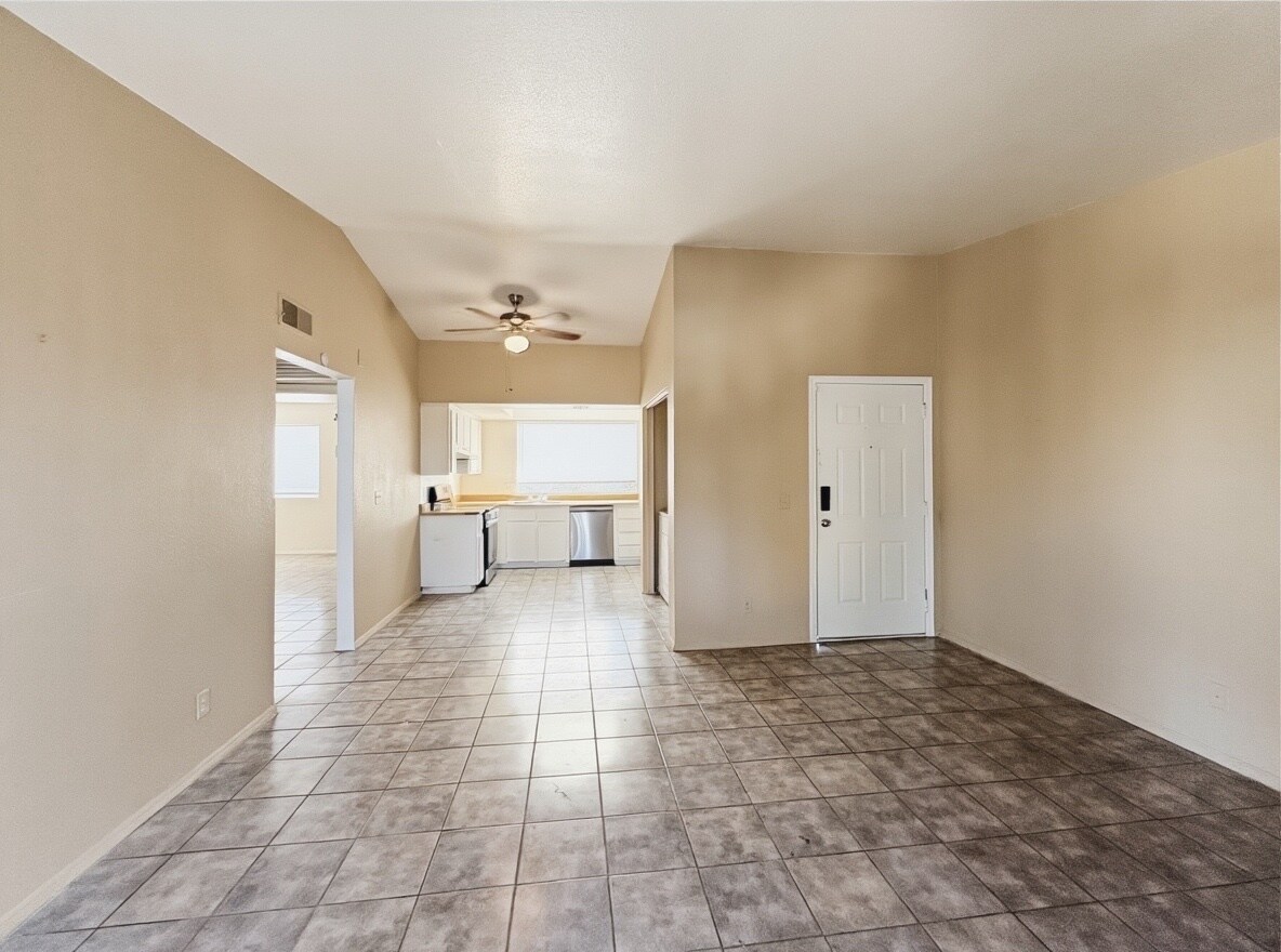 Building Photo - 10820 N 16th Ave