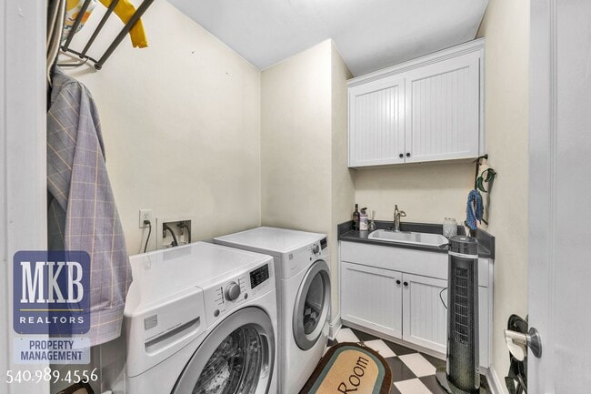 Building Photo - 7621 Nandina Dr