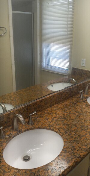 Building Photo - 5308 E Anaheim Rd