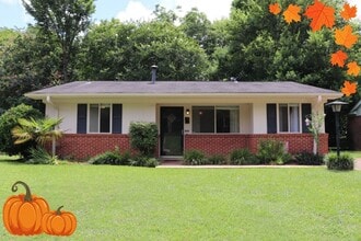 Building Photo - Irresistible 3-bedroom will leave you deli...