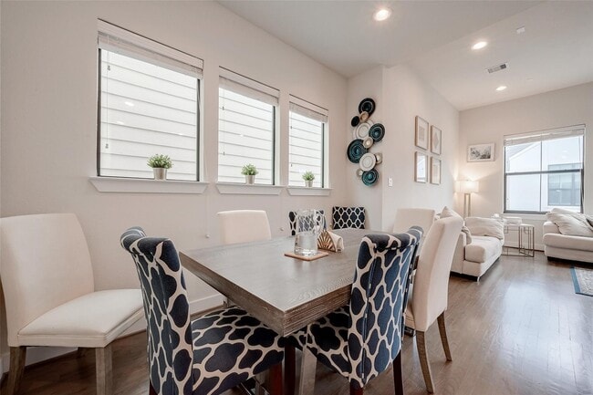 Building Photo - 3905 Tulane Oak Dr