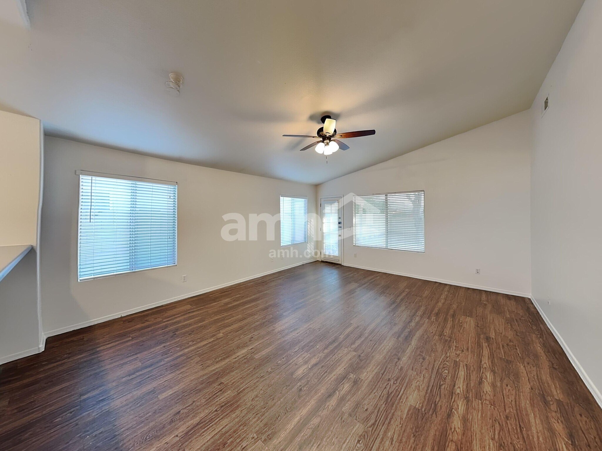 Building Photo - 9045 W Holly St