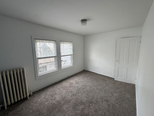 Building Photo - 106 E Pine St