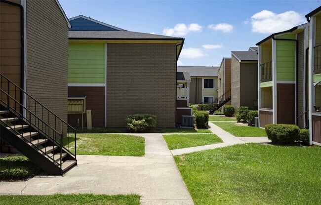 Building Photo - 311 Highland Cross Dr