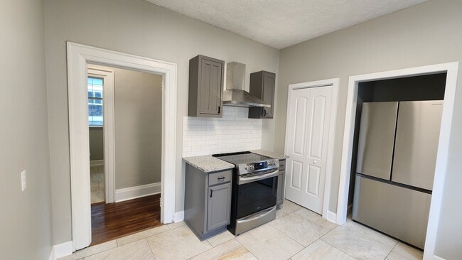 Building Photo - Dupont Duplex