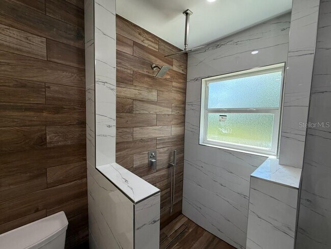 Building Photo - 1809 5th Ave W