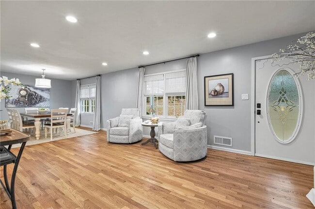 Building Photo - 120 Timber Creek Terrace