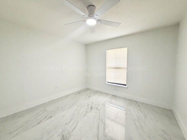 Building Photo - 1909 Bayport Dr