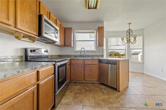 Building Photo - 3504 Saul Dr