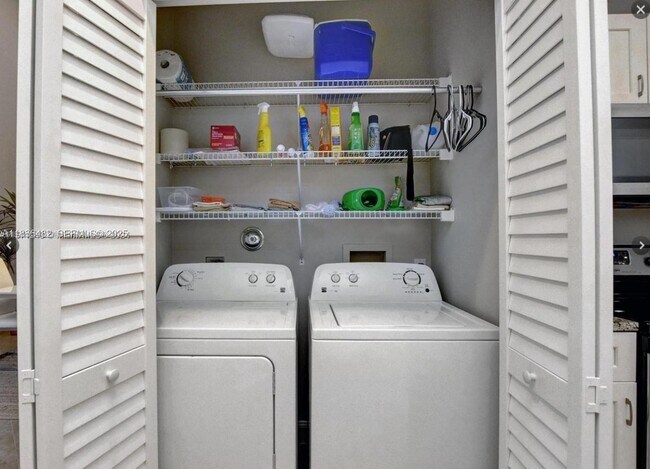 Building Photo - 51 N lakeshore Dr