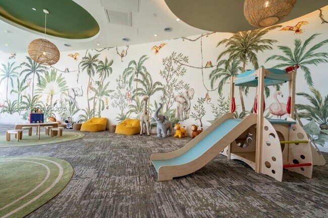 Building Photo - 700 NE 24th St