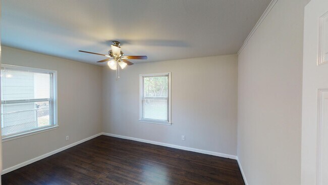 Building Photo - 6010 E 18th St