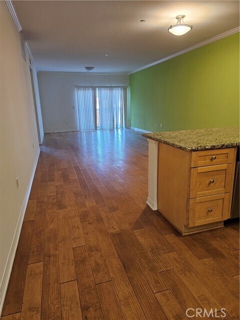 Building Photo - 214 S Alexandria Ave