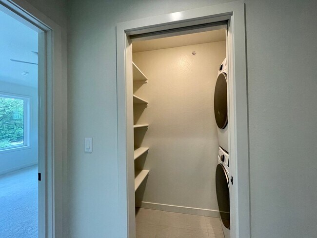Building Photo - Sellwood-Moreland 2 Bedroom 2.5 Bath BRAND NEW Condo Convienent to OHSU~ Includes A/C and Washer ...